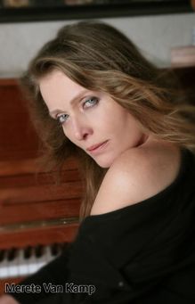 Merete Van Kamp black colour photo