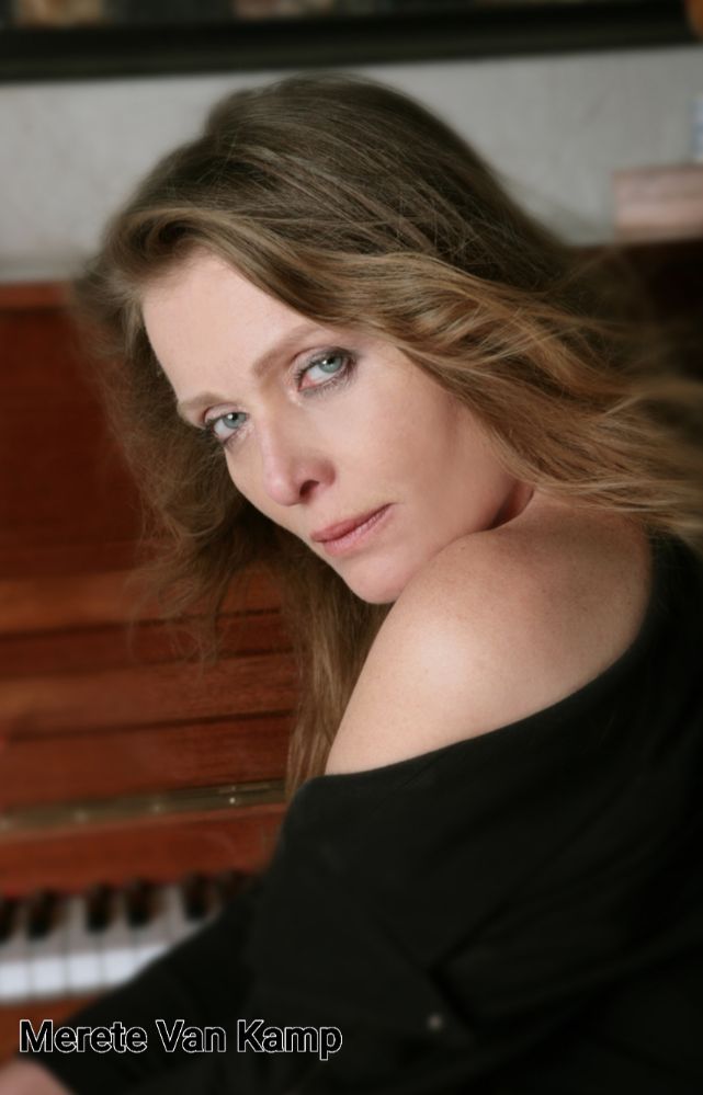 Merete Van Kamp black colour photo